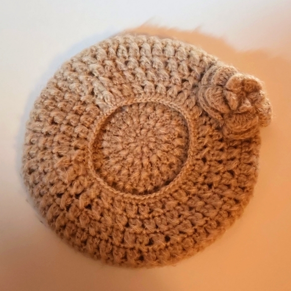 Forever 21 Crochet hat beige with flower - Picture 2 of 4
